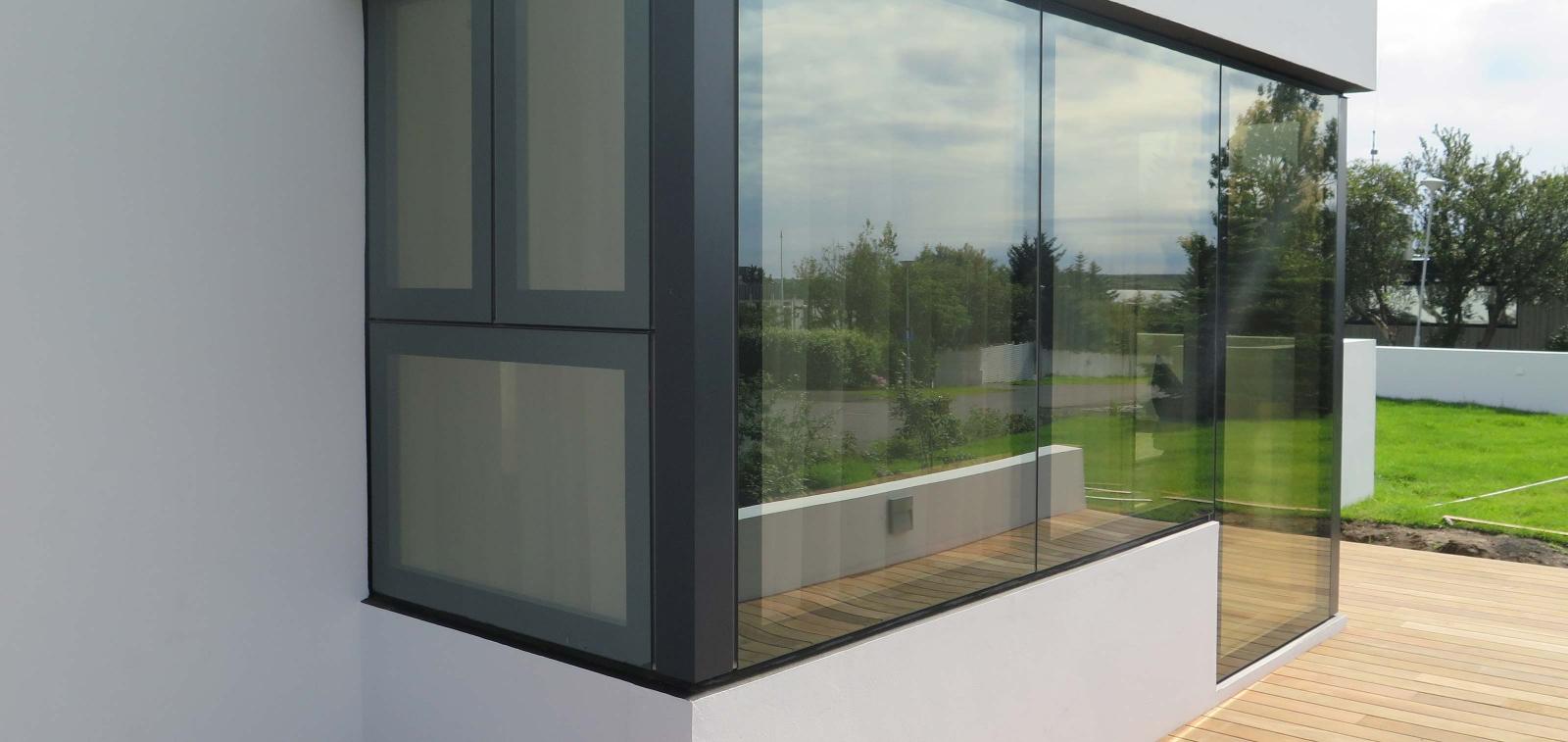 Det æstetiske & moderne vindue med unik glasfront